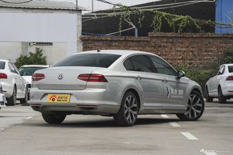 2018款迈腾2.0T自动380TSI DSG旗舰型